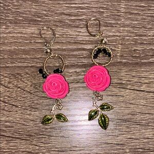 Betsey Johnson Vintage Rose Garden Lucite Fuchsia Pink Carved Rose Earrings RARE